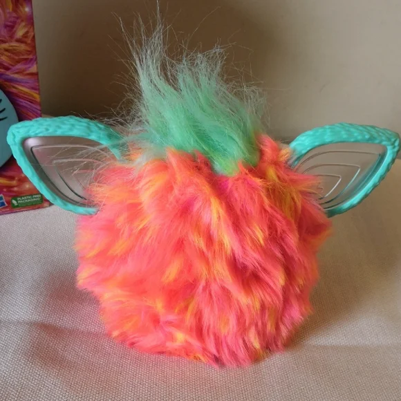 Furby Coral Interactive Singing Toy with Colorful Fur 2023 - Picture 5 of 8